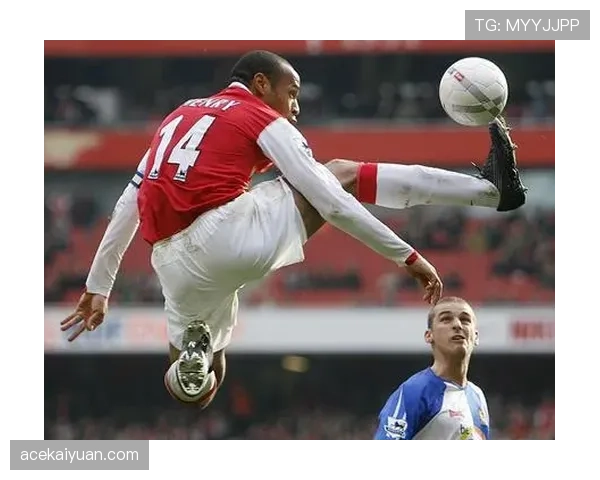 亨利连续关键战主导进攻，跑位撕开防线成强强对话胜负手