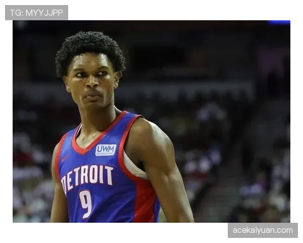 乔丹·汤普森训练完直接啃鸡胸肉，这自律程度谁懂啊