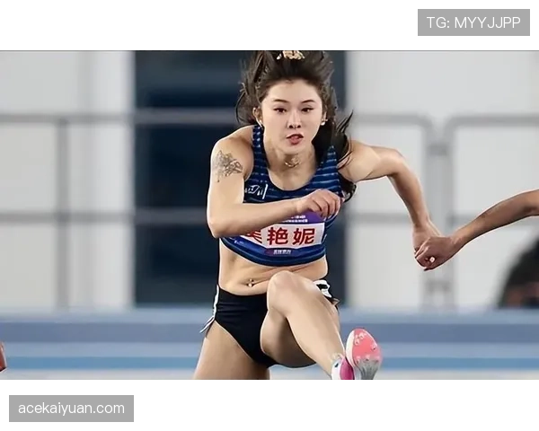 吴艳妮机场照里那个大包也太壕了，我刷到自己的银行卡都羞愧了